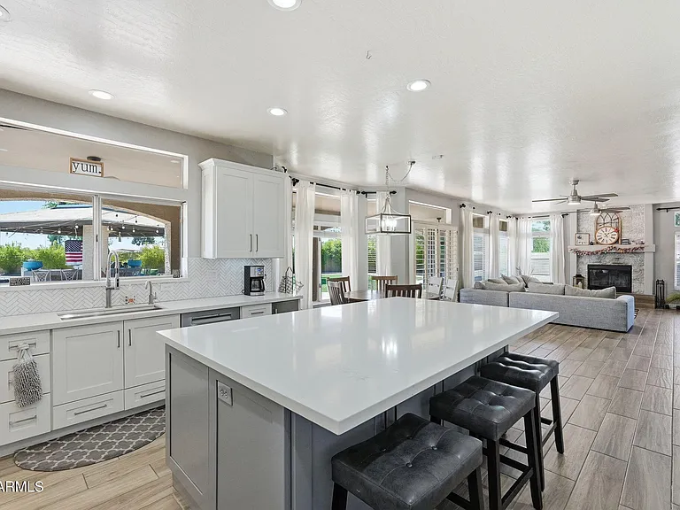 2575 E Drake St — Photo 15