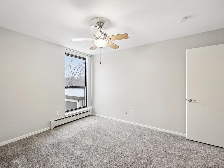 Lexington Hills Apartments — Photo 90