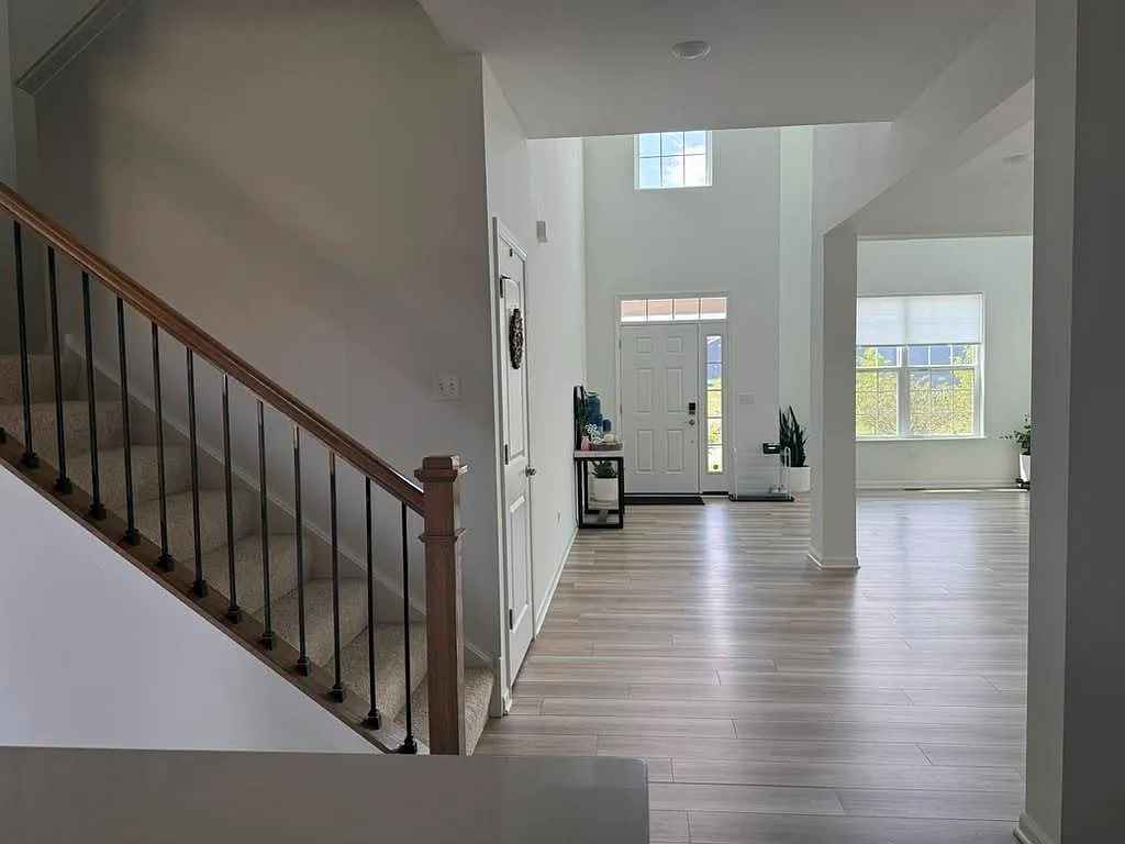 4 bed, 2.5 bath, 3146 sqft, $4,000 — Photo 2