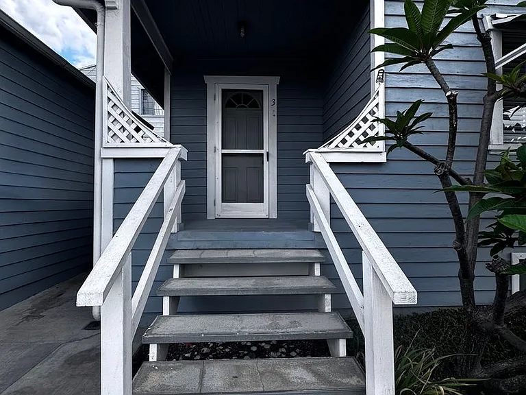 Modern Bungalow Located Blocks from Crescent Bay Beach-In Unit Laundry Included — Photo 29