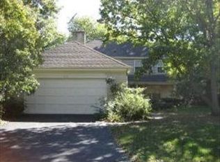 105 N Valley Rd, Barrington, IL 60010