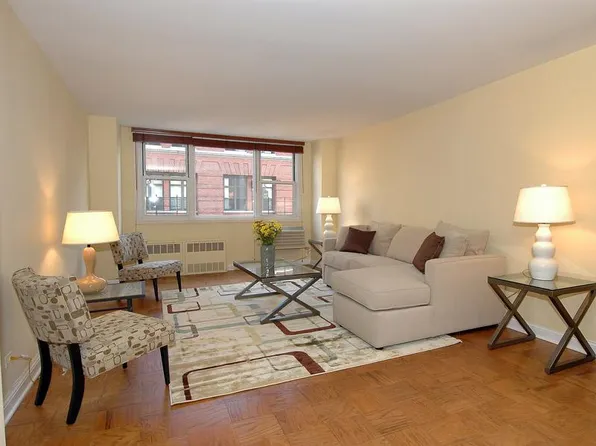 77 Seventh Avenue image 1 of 3