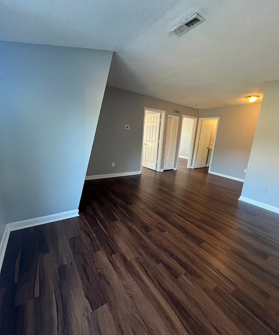 517 W Market St — Photo 2
