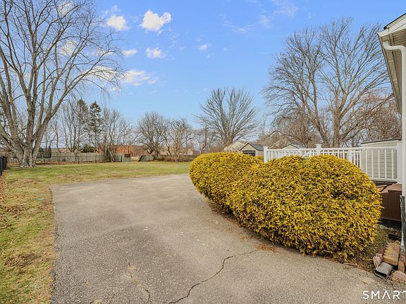 4th image of 209 Midway Oval