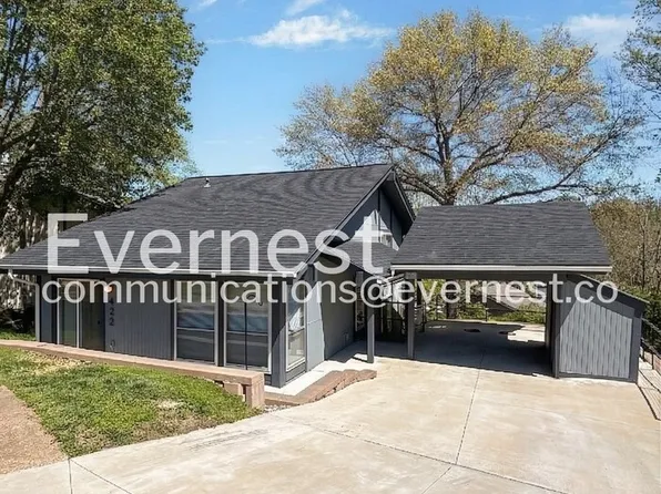 422 Country Downs Dr, Ballwin, MO 63021