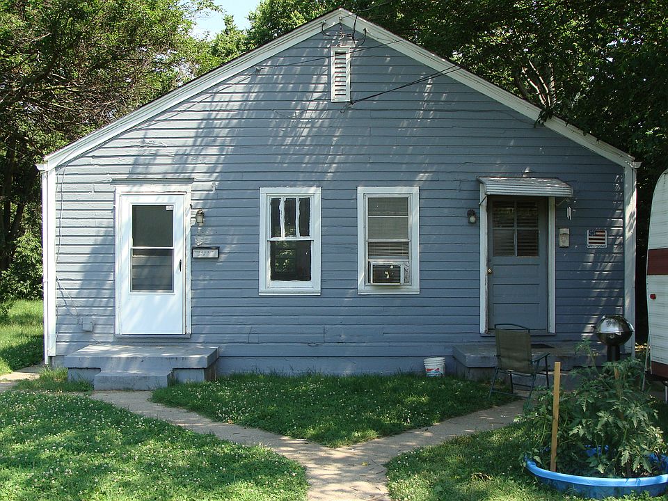 1st image of 1404 Winona Dr APT A