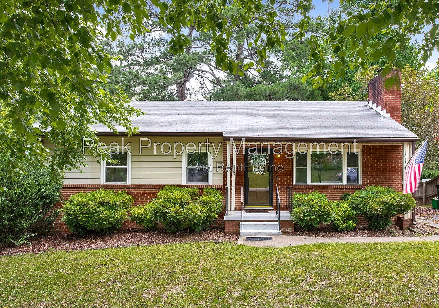 3 bed, 1.0 bath, 1092 sqft, $2,100 — Photo 2