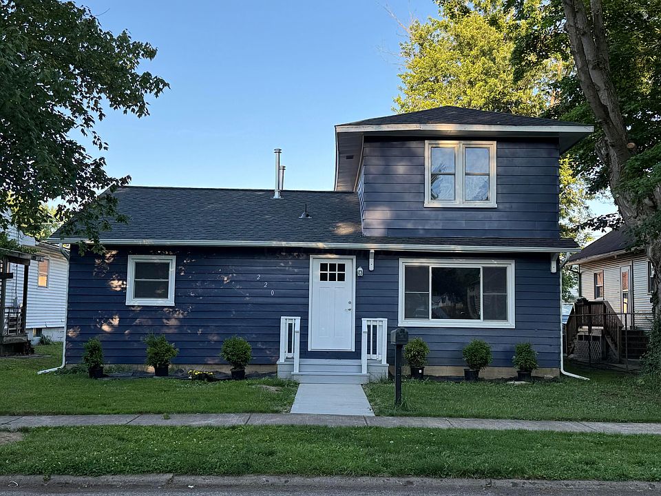 1st image of 220 Oak St