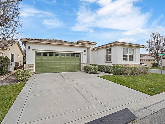 2nd image of 700 Livingston Pl