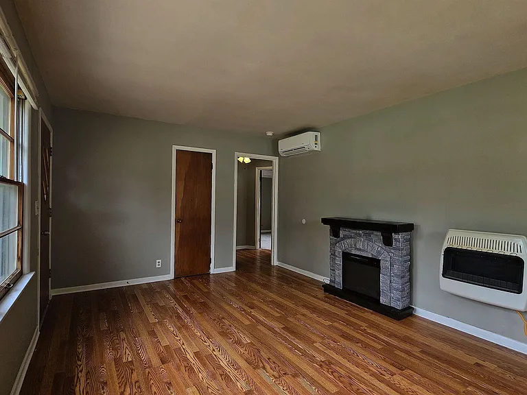 1609 Armstrong St NW — Photo 4