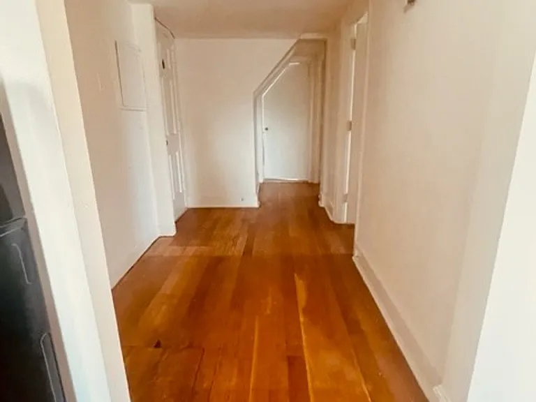 500 Manor House Ln — Photo 17