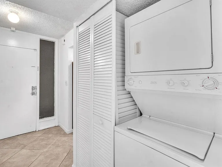 3100 N Pine Island Rd #306 — Photo 8