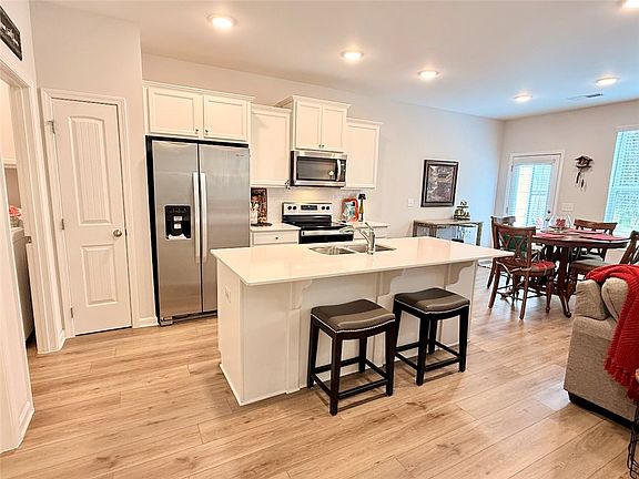 3rd image of 3173 Raiden Cir