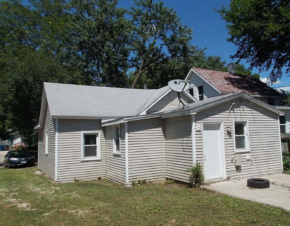 2nd image of 2209 Logan Ave