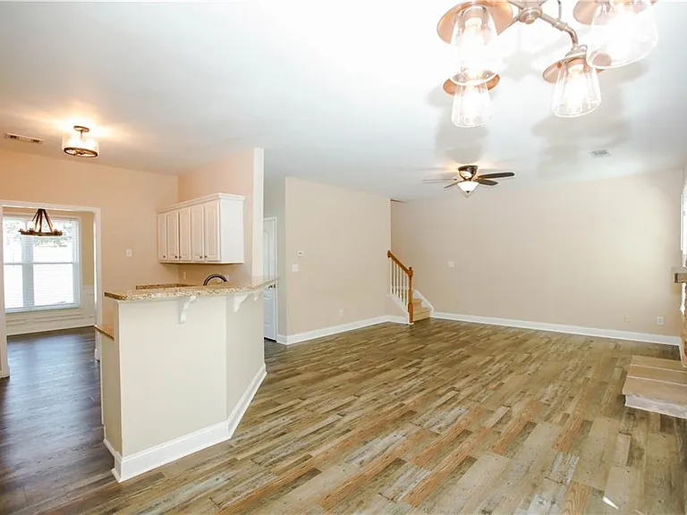 1005 Landover Xing — Photo 7