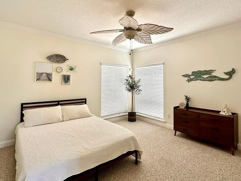 692 Sand Isles Cir — Photo 33