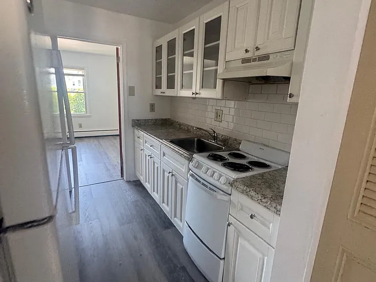 155 Birdseye St #B6 — Photo 7