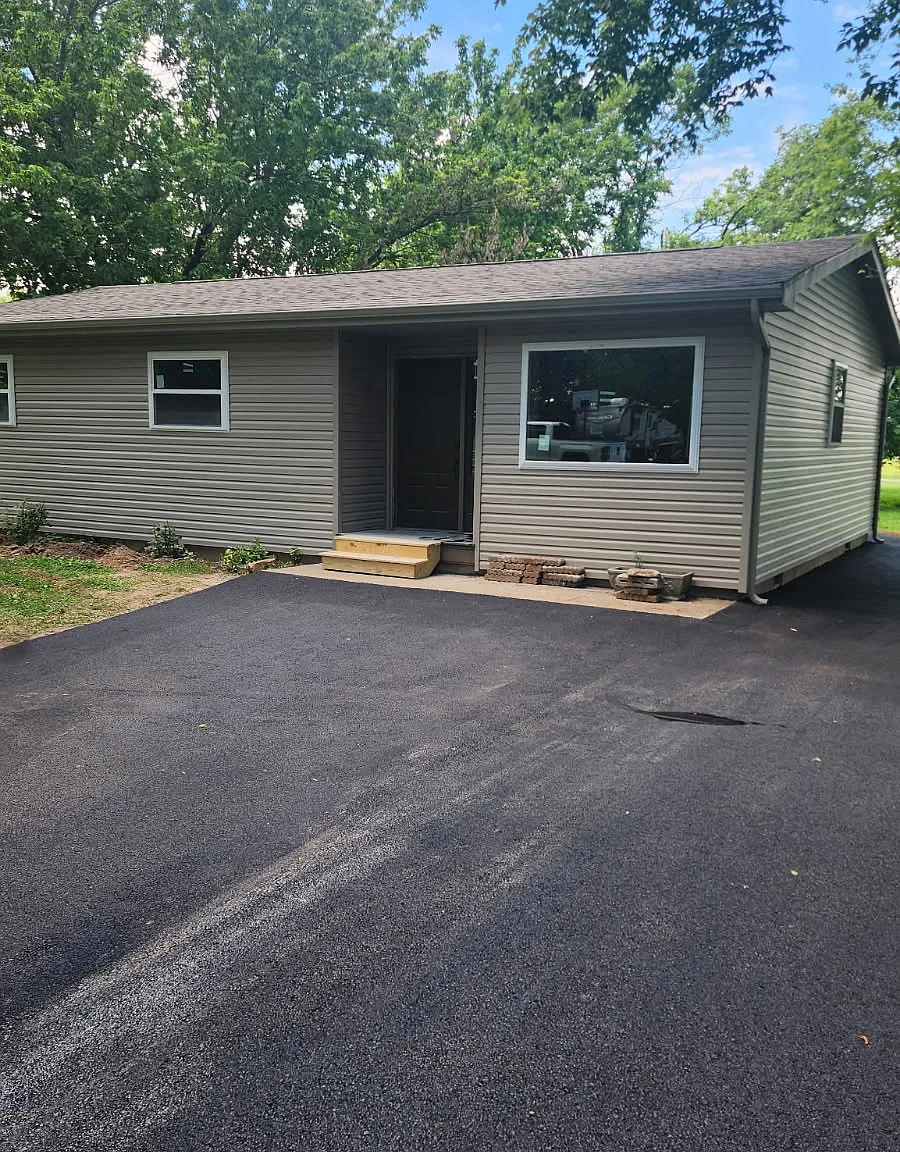 3 bed, 1.5 bath, 1056 sqft, $1,400 — Photo 1