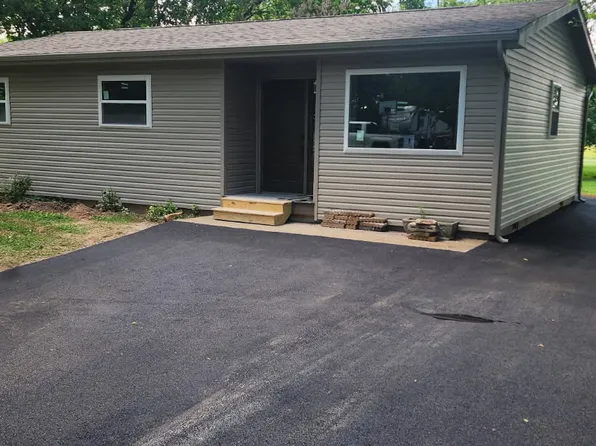 131 E Chrysler St, Clever, MO 65631