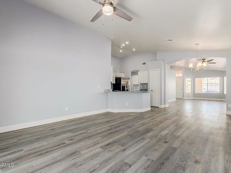 109 W Helena Dr — Photo 10