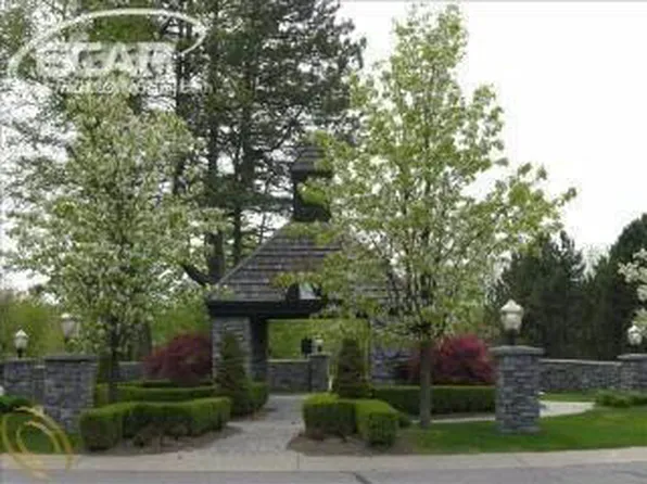 6296 Bridle Path, Grand Blanc, MI 48439