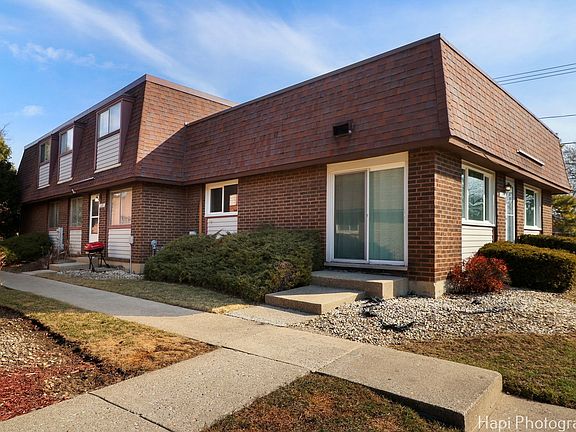 2nd image of 2572 Berkshire Ct