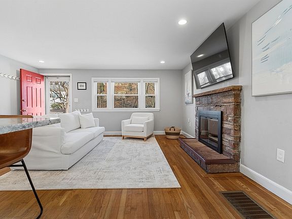 4th image of 25 Hazelmere Rd