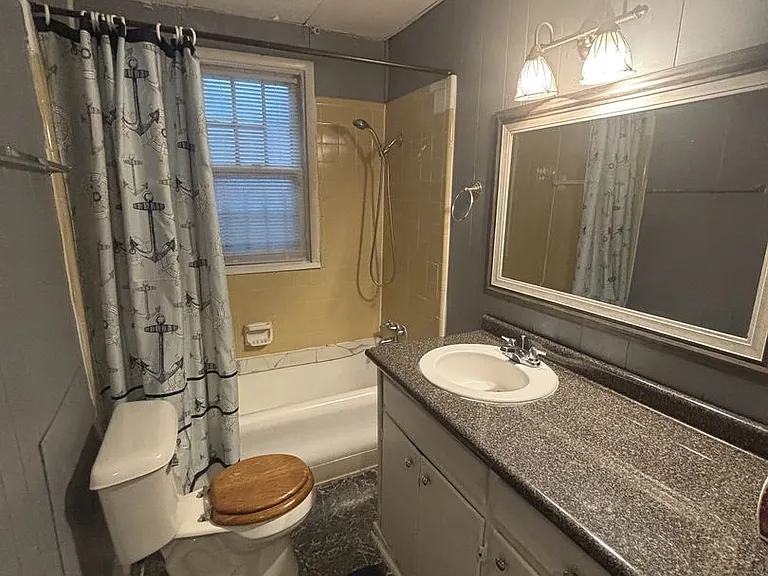 2410 Arlington Cres — Photo 21