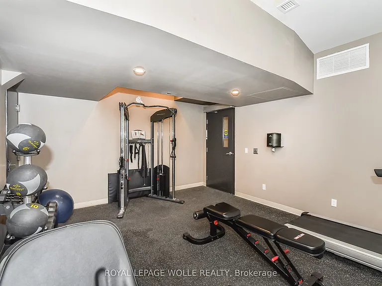 690 King St W #610 — Photo 33