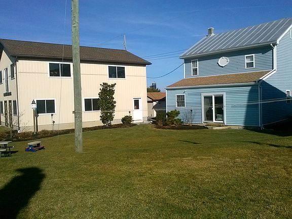 Side veiw of 2 story garage