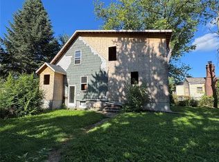 20860 Ridgemont Rd, Harper Woods, MI 48225