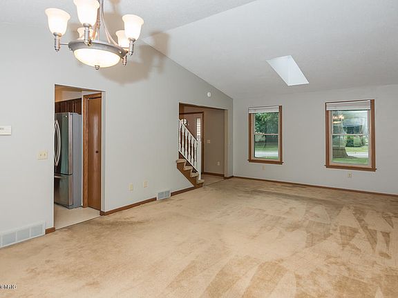 4th image of 3104 Saint Anthony Dr