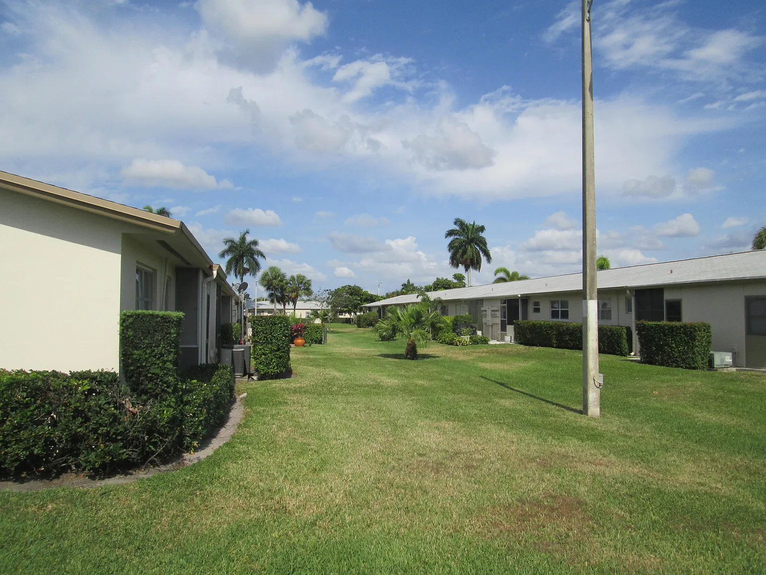 2 bed, 2.0 bath, 895 sqft, $1,750 — Photo 2
