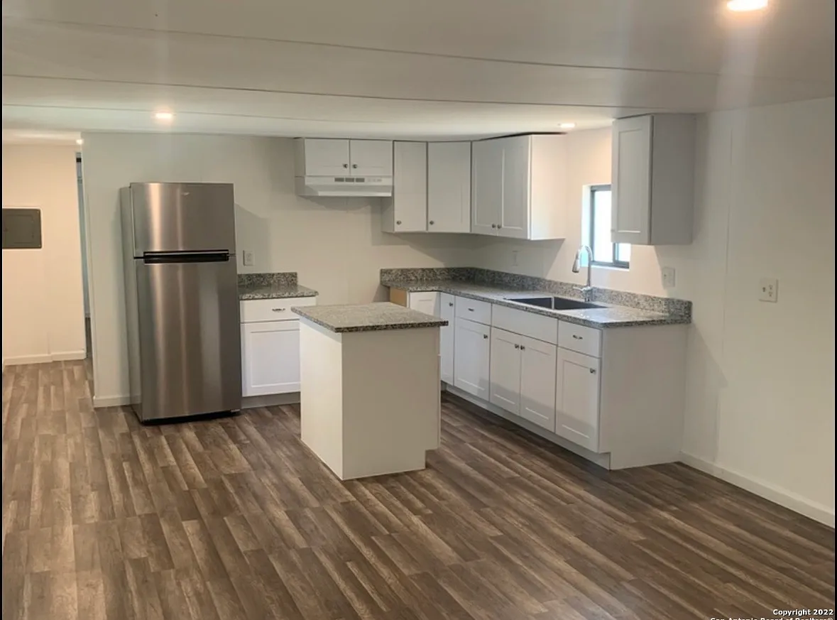 2 bed, 1252 sqft, $1,400 — Photo 3