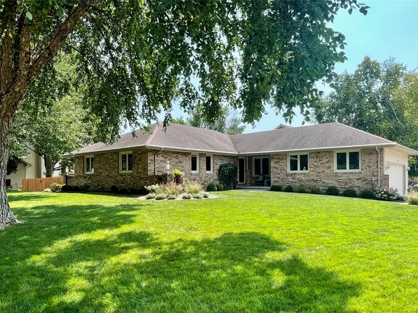 511 58th Ct, West Des Moines, IA 50266