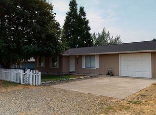 312 D St, Riddle, OR 97469