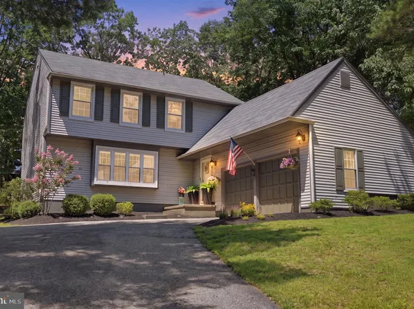 10 Beacon Pl, Voorhees, NJ 08043