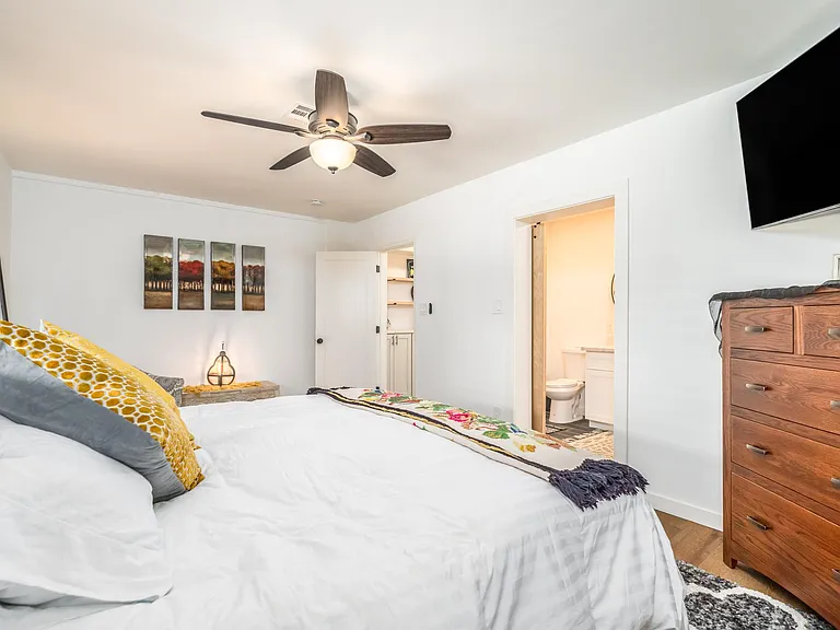 4344 E Clarendon Ave — Photo 24