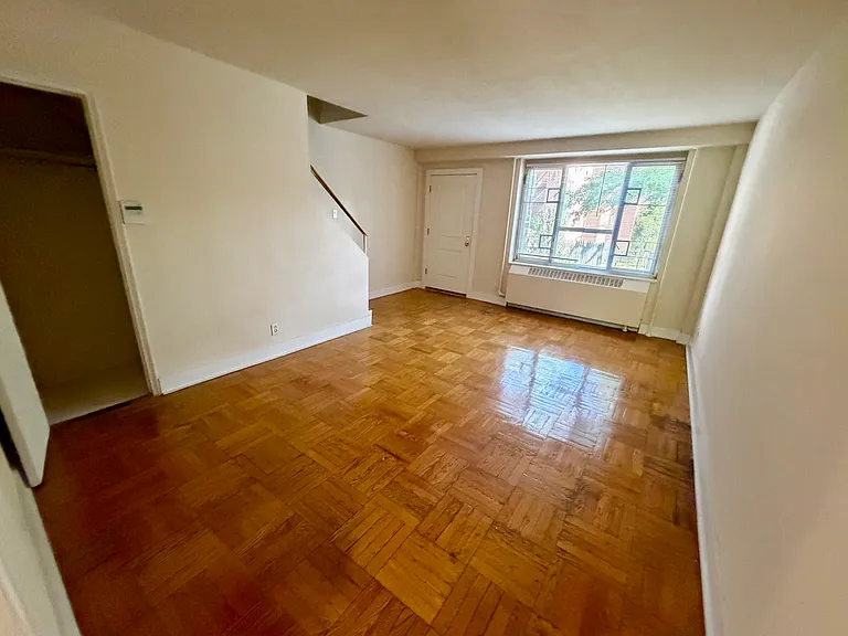 186th Ln — Photo 3