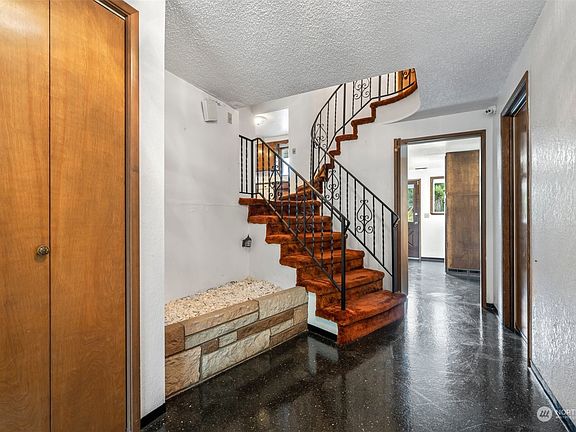 5th image of 526 N Sylvia Street