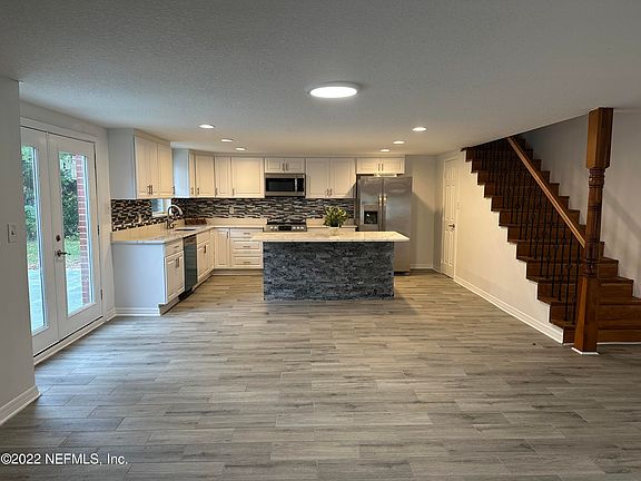 4th image of 6233 DELLA Court