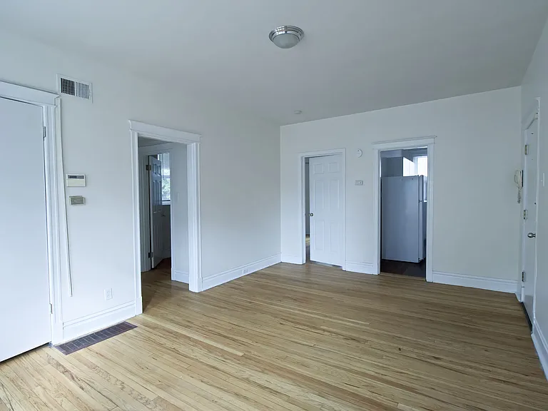 Central West End Apartments — Photo 6