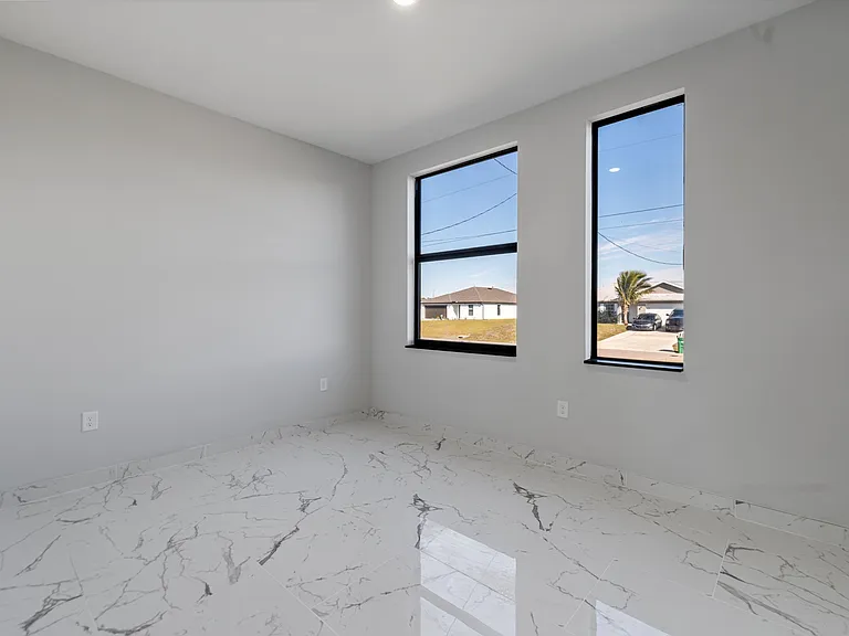 3010 NE 1st Pl — Photo 8