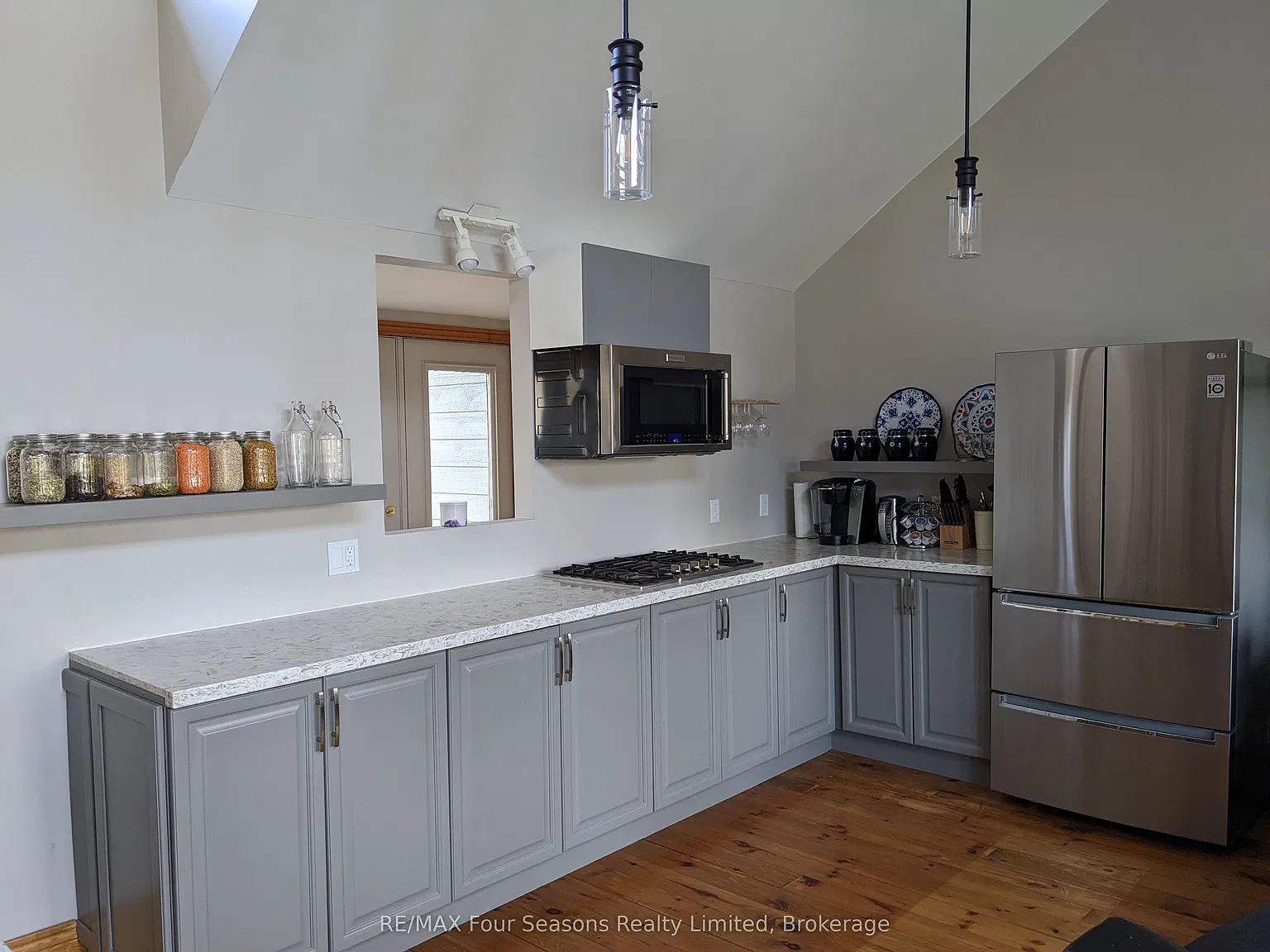 3 bed, $2,900 — Photo 4