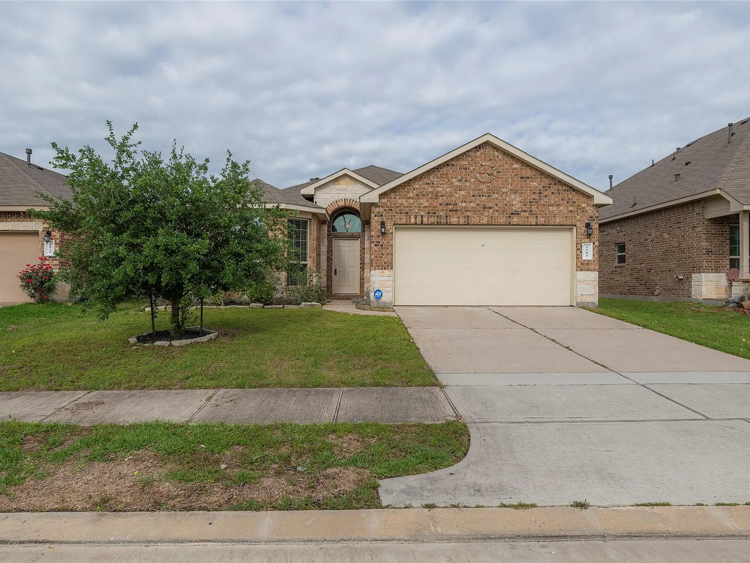 3 bed, 2.0 bath, 1642 sqft, $1,900 — Photo 1
