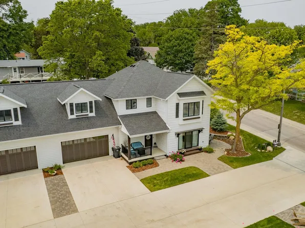 171 Linden Dr, Arnolds Park, IA 51331