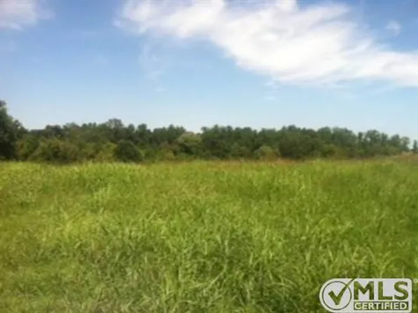 3833 E Stinson Rd, Lafayette, TN 37083