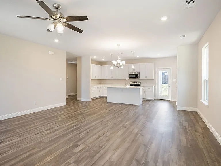 2515 Austin Ct — Photo 9