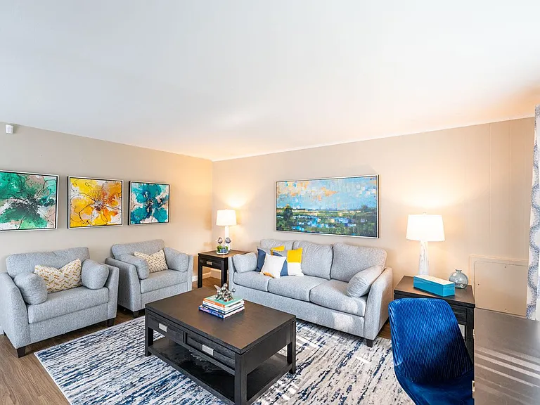 Pelham Apartments - Market — Photo 7