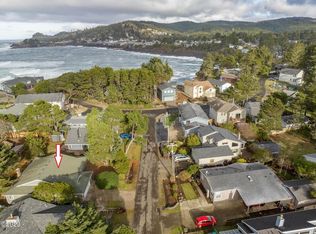 860 SW Pine Ave, Depoe Bay, OR 97341